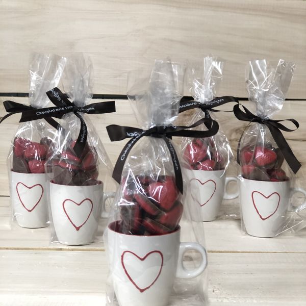Hart mokje met chocolade hartjes
